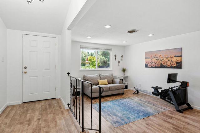 6417 Sandstone St, Carmichael, CA 95608