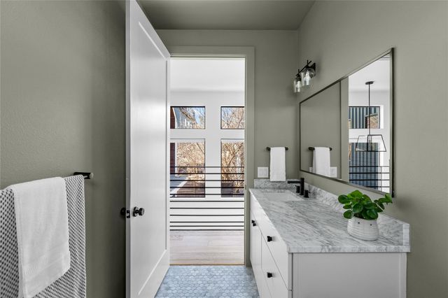 2804 E 22nd ST B, Austin, TX 78722