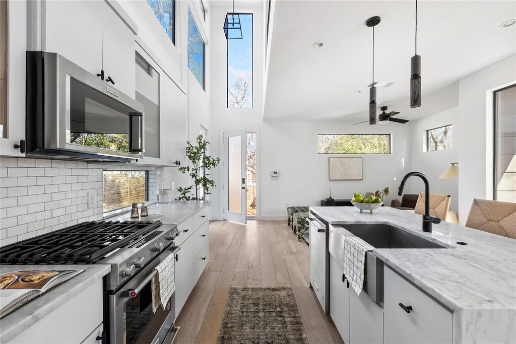 2804 E 22nd ST B, Austin, TX 78722