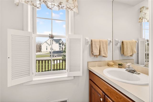 41 Broadmoor Trail, Perinton, NY 14450