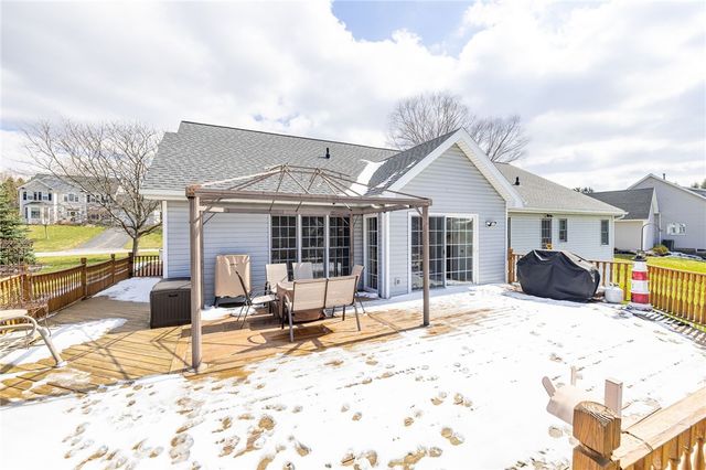 41 Broadmoor Trail, Perinton, NY 14450