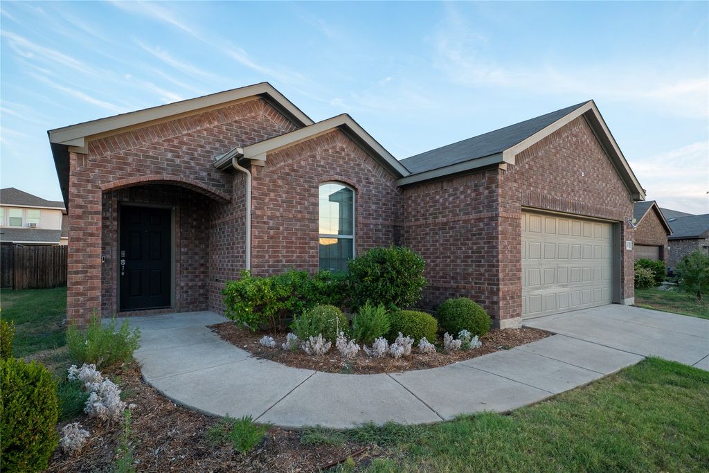 1004 Alexa Drive, Forney, TX 75126