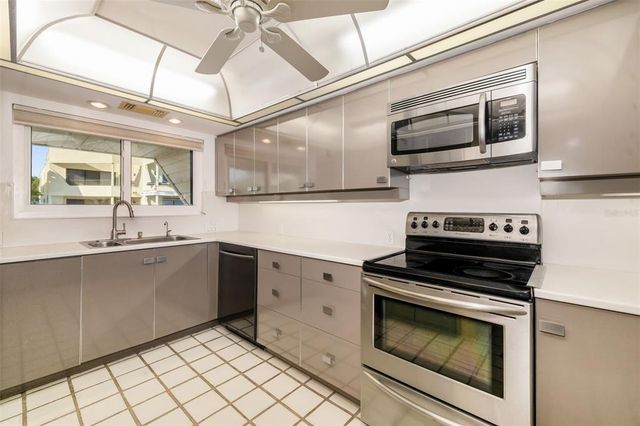 546A BEACH ROAD A544, Sarasota, FL 34242