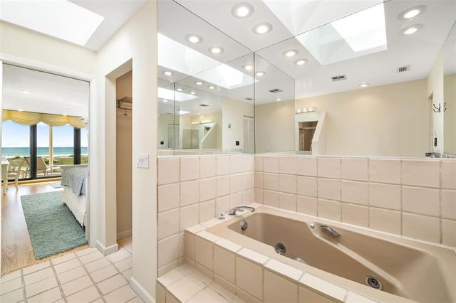 546A BEACH ROAD A544, Sarasota, FL 34242