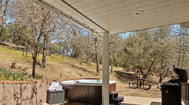1213 Montreal Drive, Lake Arrowhead, CA 92352