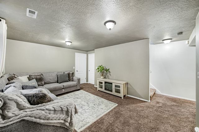 8277 S 560 E, Sandy, UT 84070