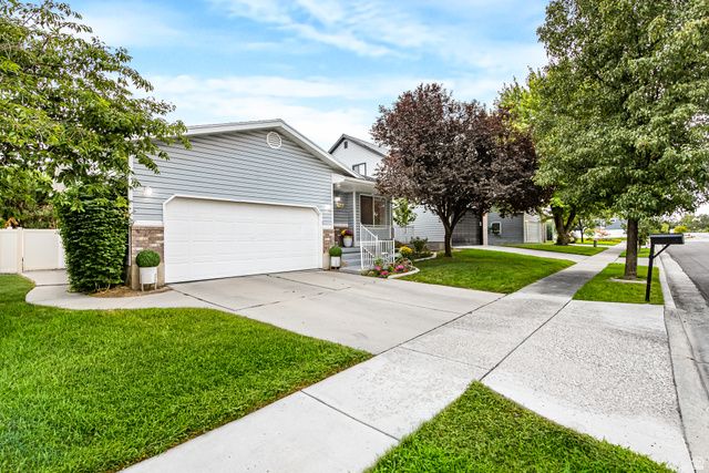 8277 S 560 E, Sandy, UT 84070