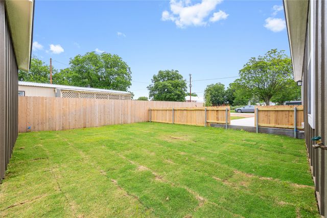 512 Fifth Street, Blanket, TX 76432