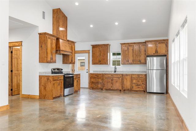 512 Fifth Street, Blanket, TX 76432