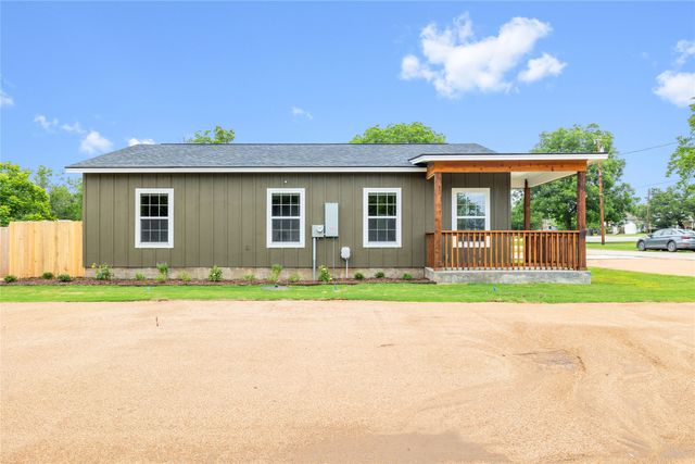 512 Fifth Street, Blanket, TX 76432