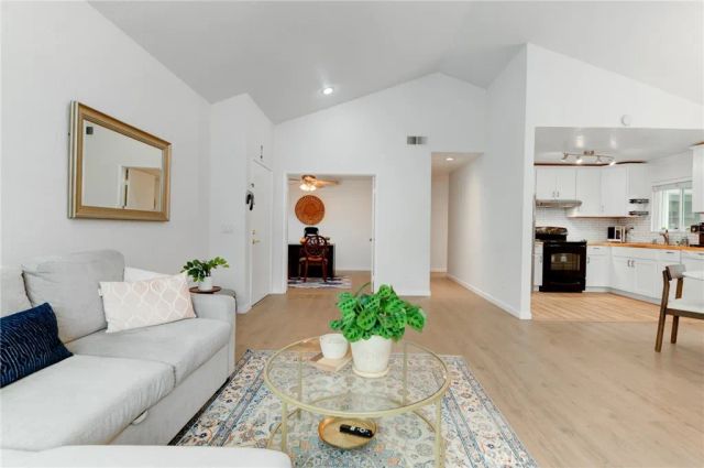 11305 Avenida de los Lobos C, San Diego, CA 92127