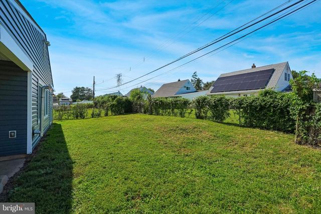 87 WILDFLOWER RD, Levittown, PA 19057