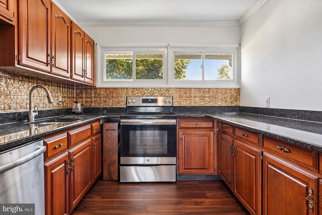 87 WILDFLOWER RD, Levittown, PA 19057
