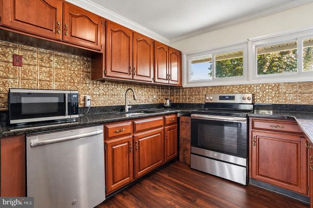 87 WILDFLOWER RD, Levittown, PA 19057