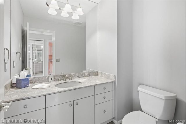 24122 Bingham Pointe Drive 24, Bingham Farms, MI 48025