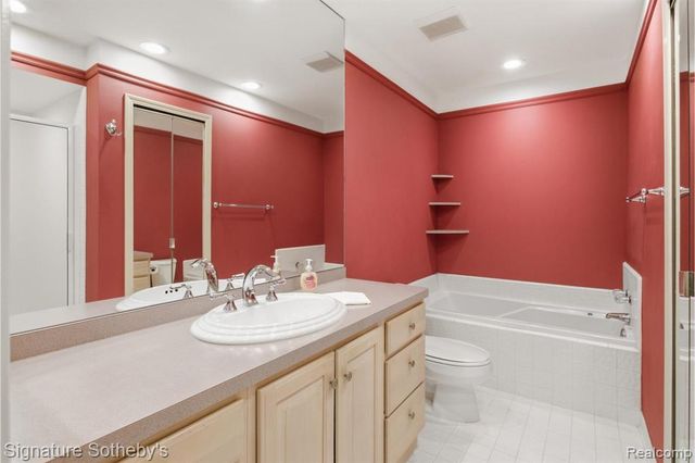 24122 Bingham Pointe Drive 24, Bingham Farms, MI 48025