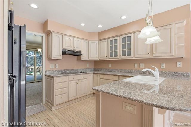 24122 Bingham Pointe Drive 24, Bingham Farms, MI 48025