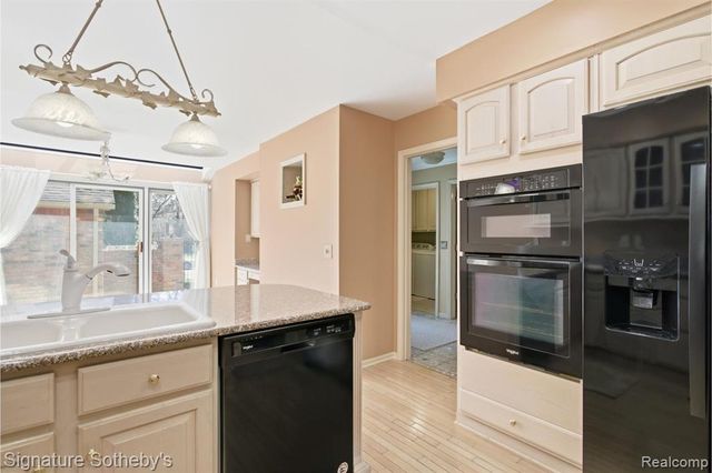 24122 Bingham Pointe Drive 24, Bingham Farms, MI 48025