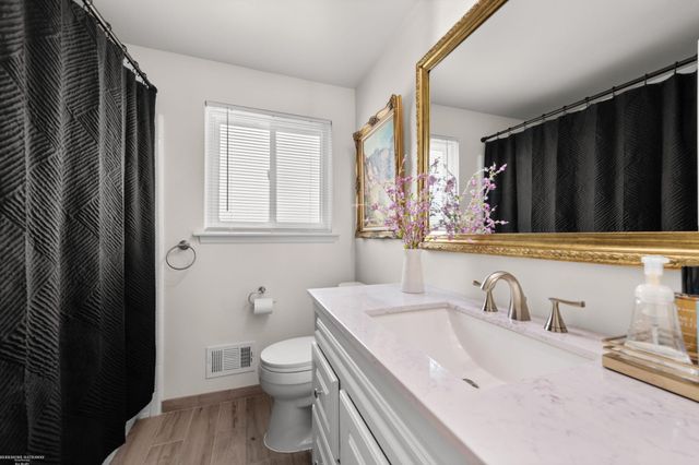 27932 Eastwick Square Road, Roseville, MI 48066