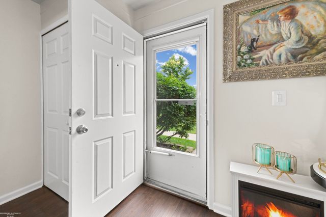27932 Eastwick Square Road, Roseville, MI 48066