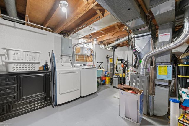 27932 Eastwick Square Road, Roseville, MI 48066