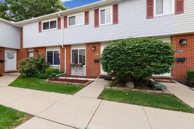 27932 Eastwick Square Road, Roseville, MI 48066