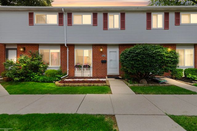 27932 Eastwick Square Road, Roseville, MI 48066