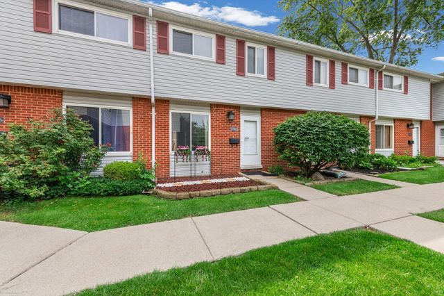27932 Eastwick Square Road, Roseville, MI 48066