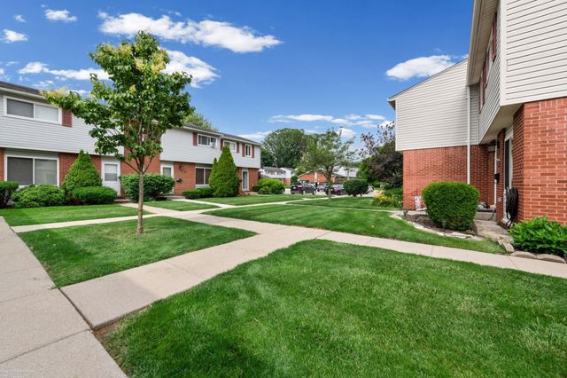 27932 Eastwick Square Road, Roseville, MI 48066