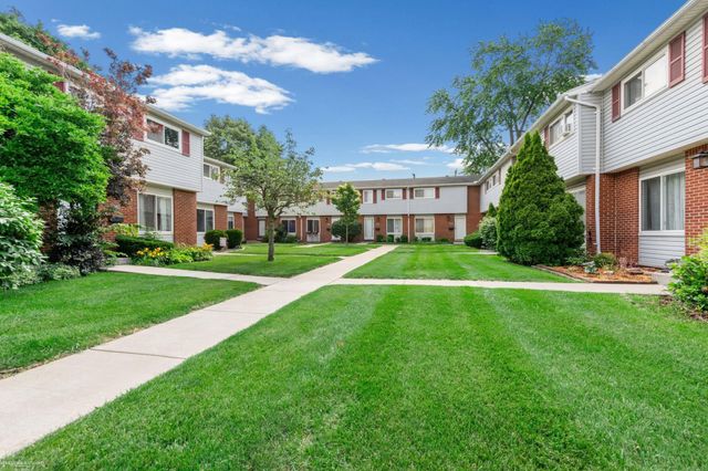 27932 Eastwick Square Road, Roseville, MI 48066