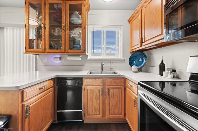 27932 Eastwick Square Road, Roseville, MI 48066