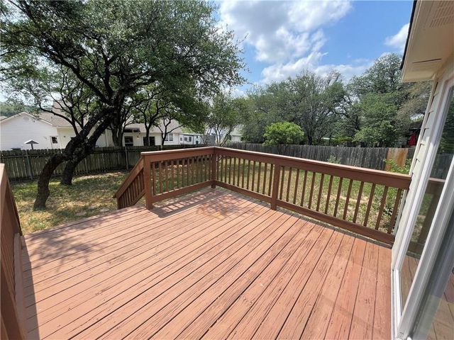 104 Cowal DR S, Briarcliff, TX 78669
