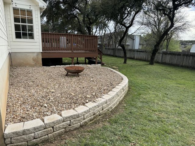 104 Cowal DR S, Briarcliff, TX 78669