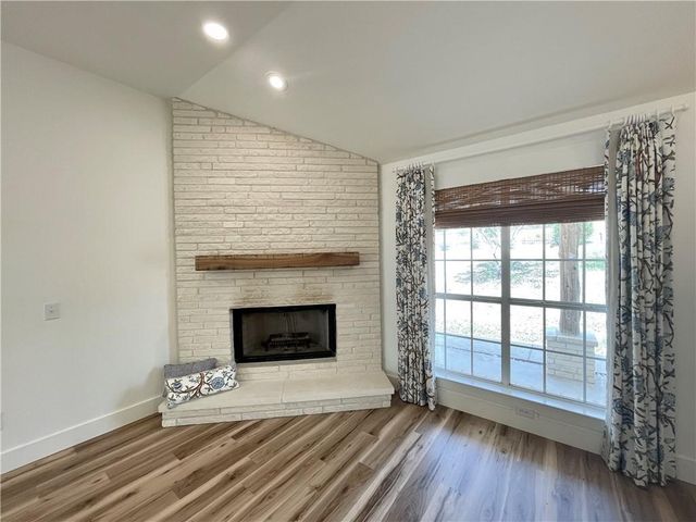 104 Cowal DR S, Briarcliff, TX 78669