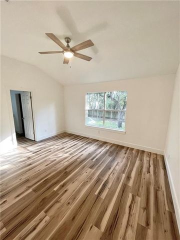 104 Cowal DR S, Briarcliff, TX 78669