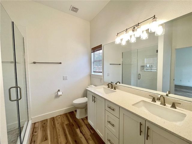 104 Cowal DR S, Briarcliff, TX 78669