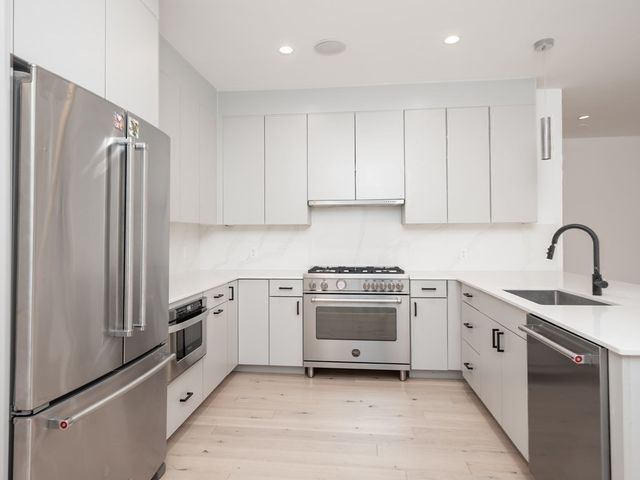 340 West 2nd Street 19, Boston, MA 02127