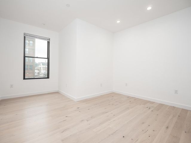 340 West 2nd Street 19, Boston, MA 02127