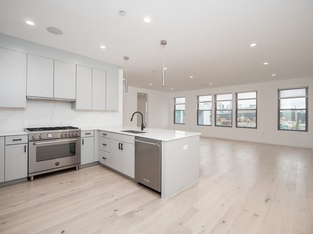 340 West 2nd Street 19, Boston, MA 02127