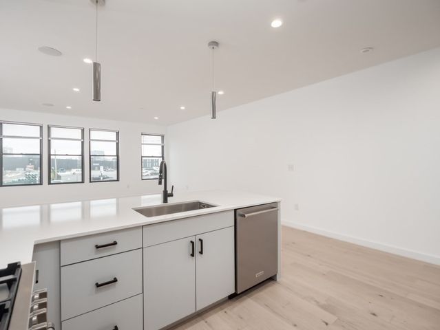 340 West 2nd Street 19, Boston, MA 02127