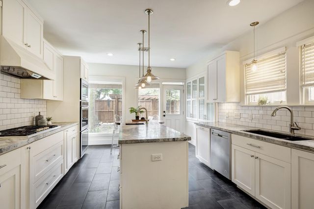 1639 Hawthorne Street, Houston, TX 77006