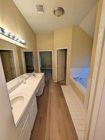 18927 Hikers Trail Drive, Humble, TX 77346