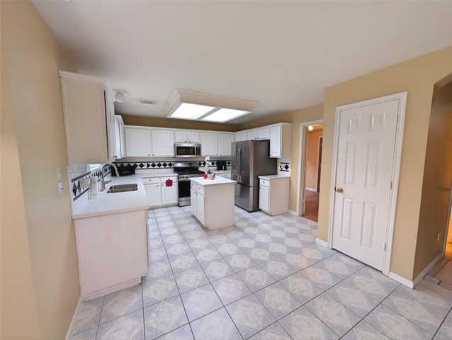 18927 Hikers Trail Drive, Humble, TX 77346