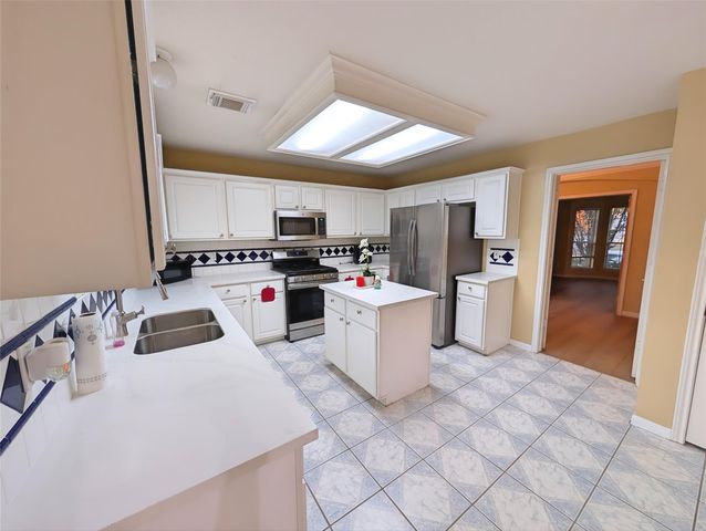 18927 Hikers Trail Drive, Humble, TX 77346