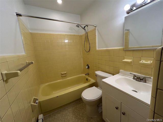 179 Orinoco Drive 1, Bay Shore, NY 11718