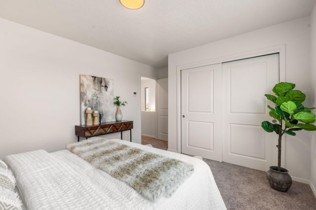8940 Mountain Ash Avenue SW, Albuquerque, NM 87121