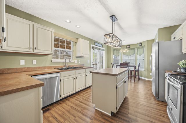 1973 Dunedin Dr, Old Hickory, TN 37138