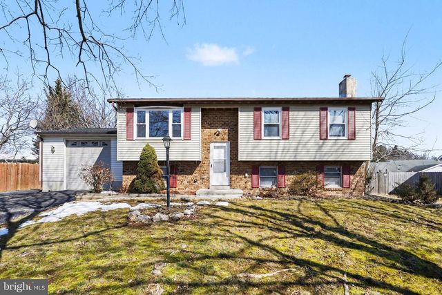 48 COLONIAL DR, Hanover, PA 17331