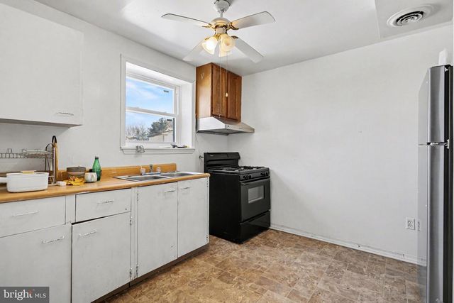 48 COLONIAL DR, Hanover, PA 17331