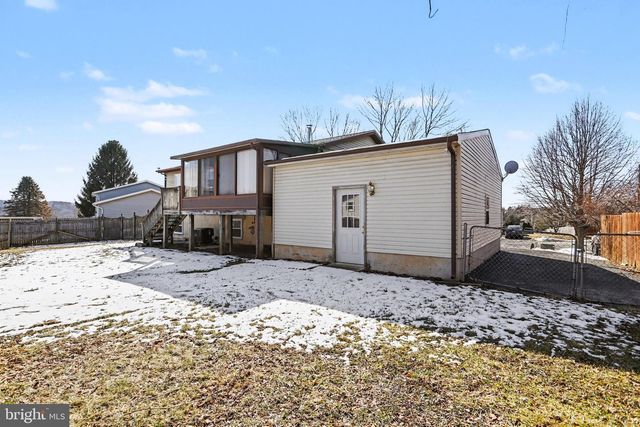 48 COLONIAL DR, Hanover, PA 17331